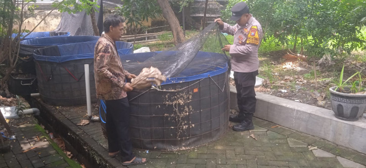Bhabinkamtibmas Desa Wedoro Dorong Ketahanan Pangan Lewat Penyuluhan Budidaya Ikan Patin