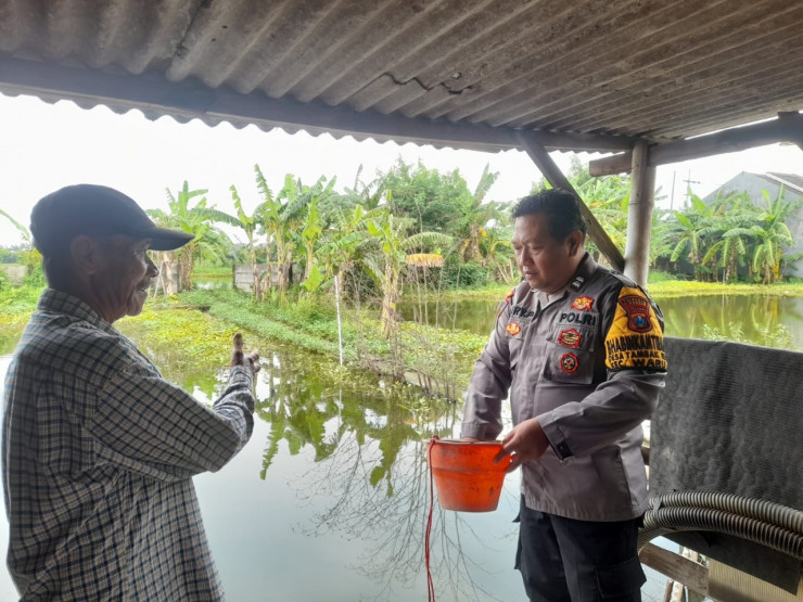 Bhabinkamtibmas Cek Lahan P2B Perikanan di Desa Tambak Rejo, Dukung Program Ketahanan Pangan