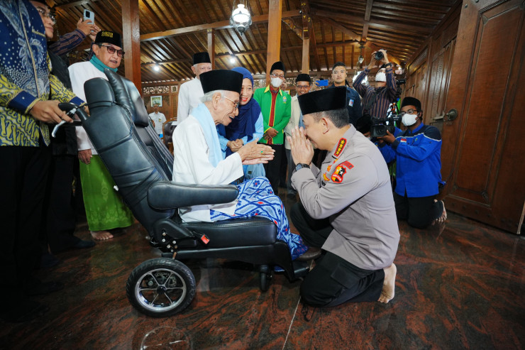 Kunjungi 2 Ponpes di Jatim, Kapolri: Amanat Presiden Menjaga Kerukunan