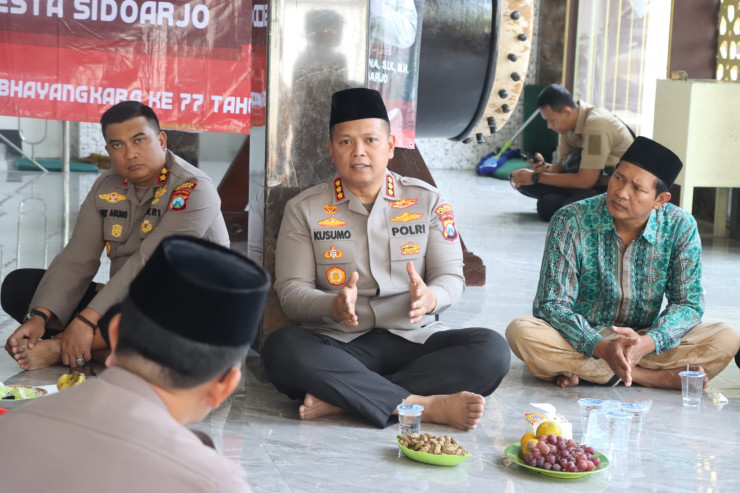 Jumat Curhat Bersama Kapolresta Sidoarjo di Desa Kedensari
