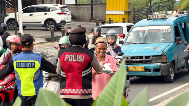 Korsabhara Baharkam Polri Konsisten Gelar "Jumat Berkah" untuk Warga Depok