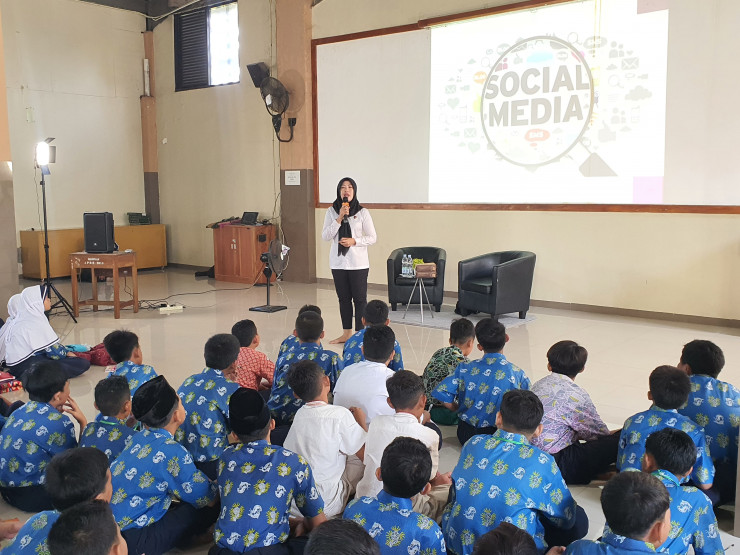 Polisi Edukasi Bijak Bermedia Sosial di MPLS