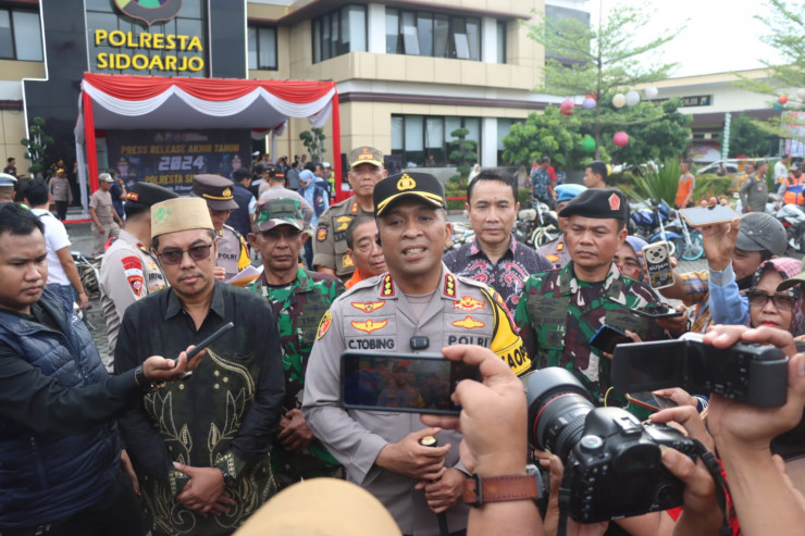 Kapolresta Sidoarjo Pimpin Apel Pengamanan Malam Tahun Baru 2025