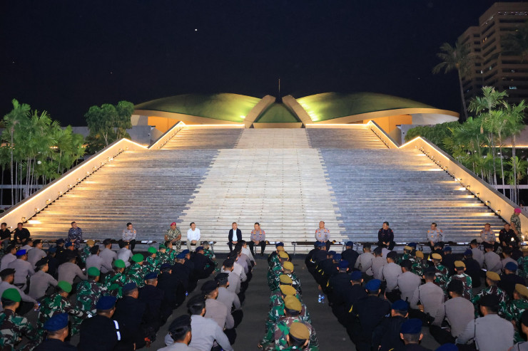 Makan Malam Bersama, Kapolri Beri Motivasi Pasukan Pengamanan DPR/MPR RI