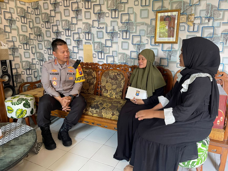 Kapolresta Sidoarjo Peduli Warakawuri dan anak yatim anggota