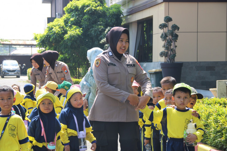 Satlantas Polresta Sidoarjo Kenalkan Profesi Polri Sejak Dini