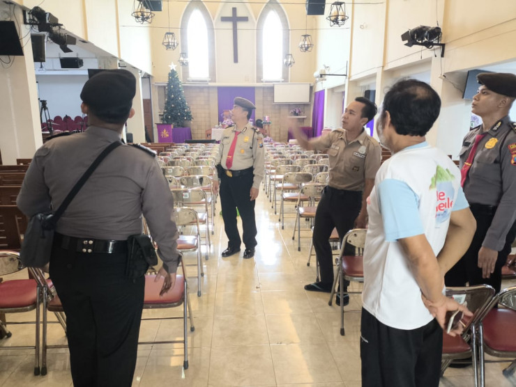 Sat Samapta Polresta Sidoarjo Patroli Gereja Jelang Natal