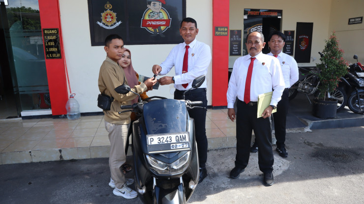 Bahagianya Korban Penggelapan di Bondowoso Saat Polisi Temukan dan Kembalikan Motornya Tanpa Biaya