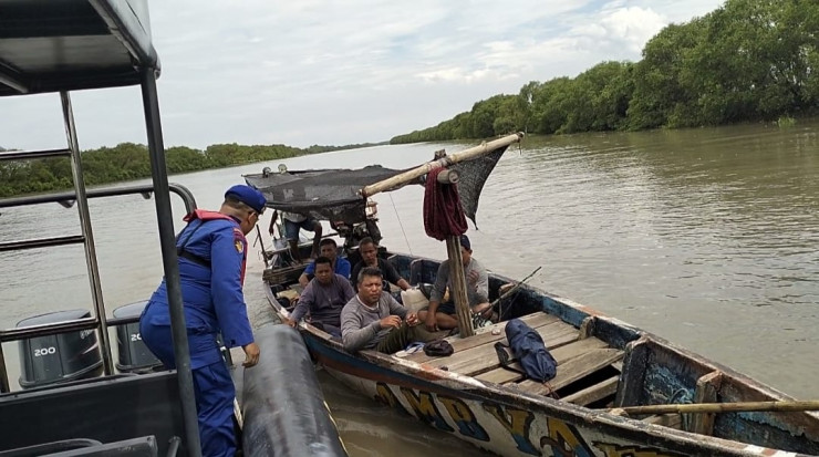 Satpolairud Polresta Sidoarjo Patroli Masa Tenang di Kawasan Pesisir