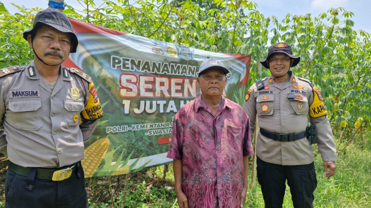 Kapolsek Balongbendo Tinjau Lahan Jagung di Desa Seduri, Dukung Program Ketahanan Pangan Asta Cita Presiden RI