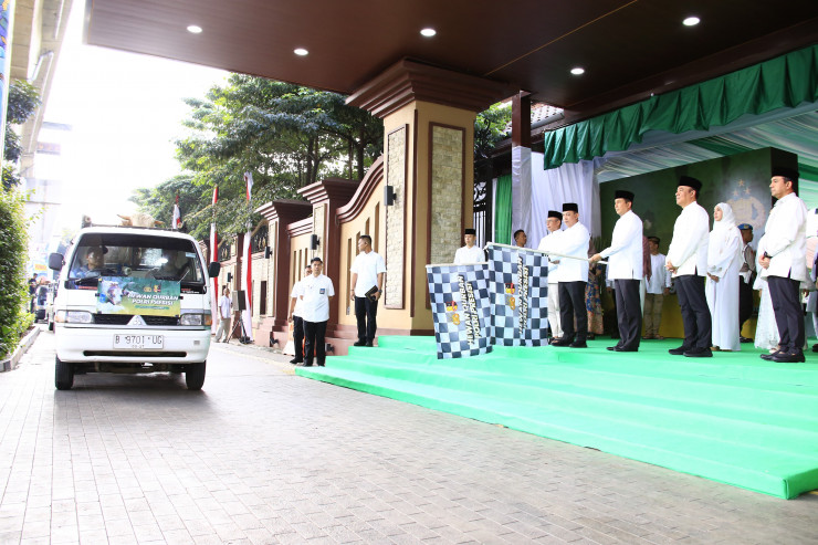 Kapolri Serahkan 9.648 Hewan Kurban Untuk Masyarakat