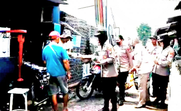 Sumbangsih Anggota Polres Jember Melalui "SIBERBI" Dekat dan Bersahabat