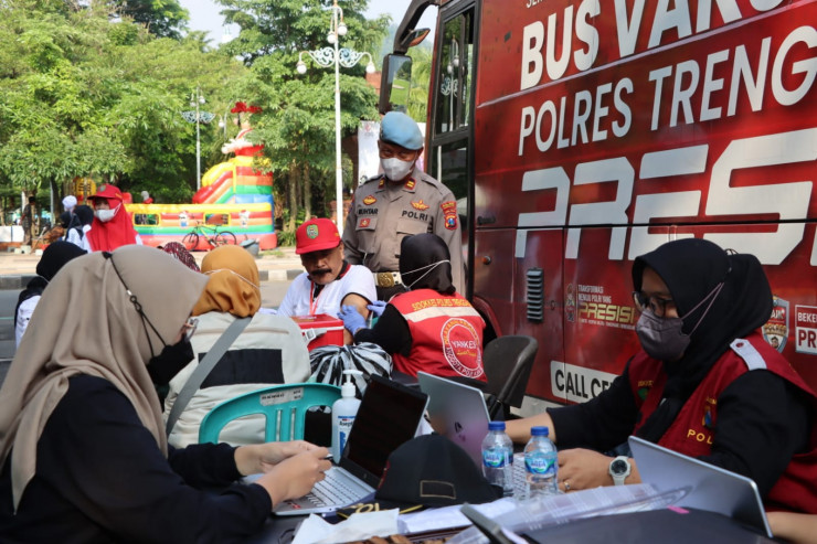 Polres Trenggalek Kerahkan Bus Vaksinasi Cegah Merebaknya Covid-19