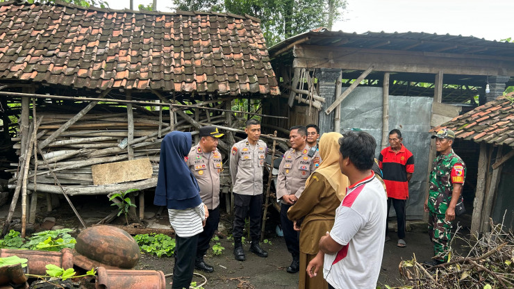 Akhiri Praktik Pasung Polres Ponorogo Evakuasi ODGJ dan Kirim ke RSJ