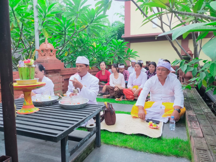 Polresta Sidoarjo Bersama Warga Hindu Rayakan Ibadah Suci Tilem dan Ngerupuk