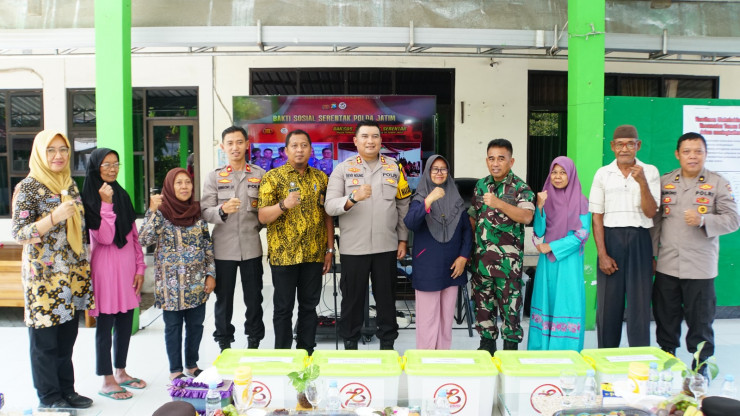 Hari Bhayangkara Ke-78, Polresta Sidoarjo Bedah Rumah di Kalijaten