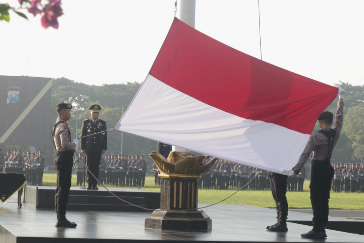Gelar Upacara Hari Lahir Pancasila, Wakapolda Jatim : Pancasila Kunci Persatuan Bangsa di Tengah Ancaman Global