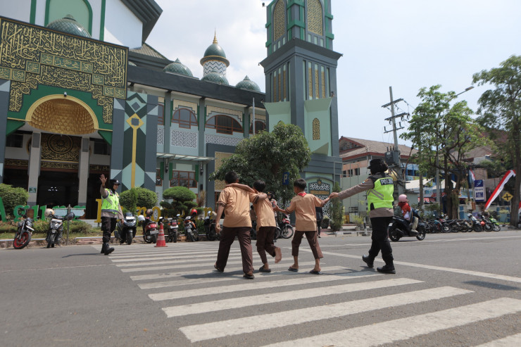 Inovasi Srikandi Care, Cara Polres Lamongan Dekatkan Diri ke Masyarakat