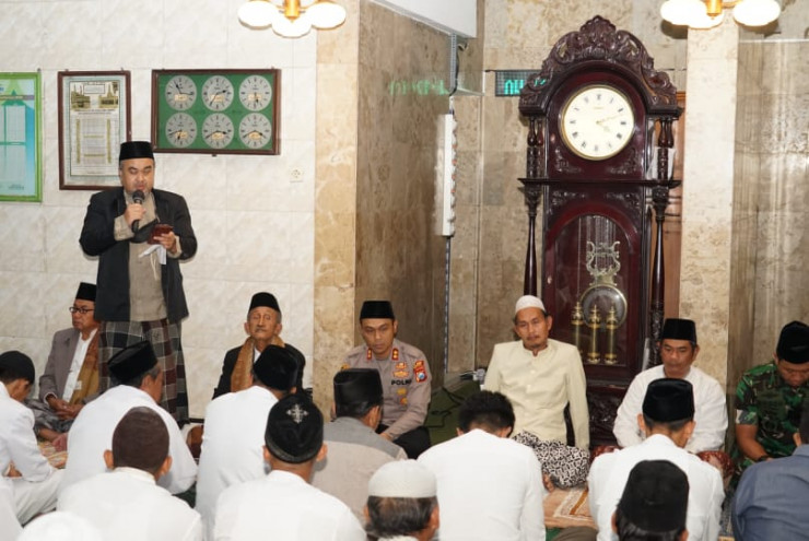 Bangun Visi Religi, Kapolres Malang Bersama Forkopimda Safari Sholat Subuh