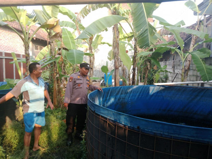 Bhabinkamtibmas Polsek Sukodono Polresta Sidoarjo Cek Lahan P2B untuk Dukung Swasembada Pangan Warga