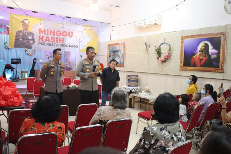Polresta Sidoarjo Gelar Minggu Kasih di Gereja Mahanaim