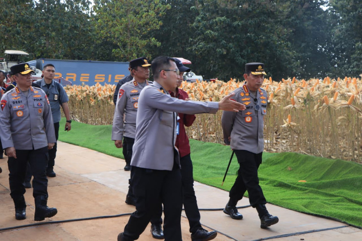 Polri Bersama Petani Jagung Tuban Bersiap Sambut Kehadiran Presiden RI pada Panen Raya