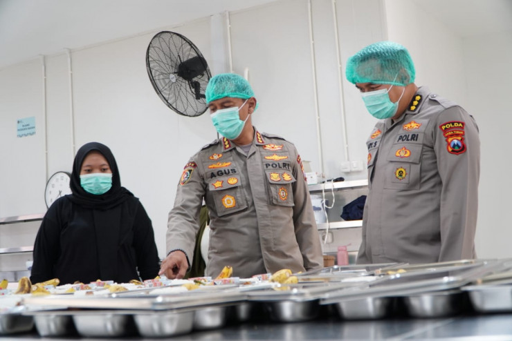 Polda Jatim Dukung Asta Cita Salurkan Ribuan Porsi Makanan Bergizi Gratis Untuk Pelajar