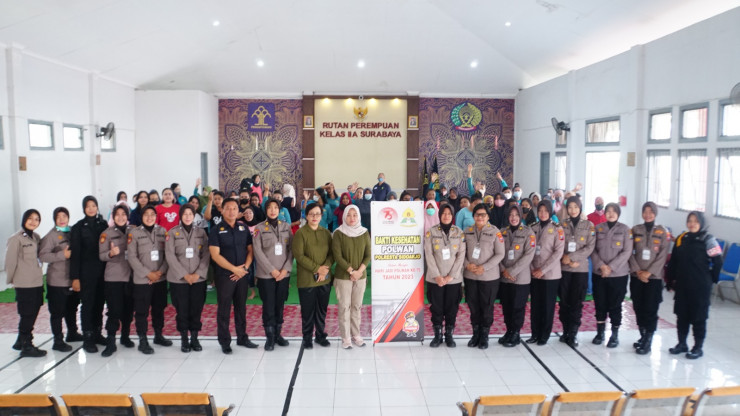 Bakti Kesehatan Polwan Polresta Sidoarjo di Rutan Perempuan Kelas II A