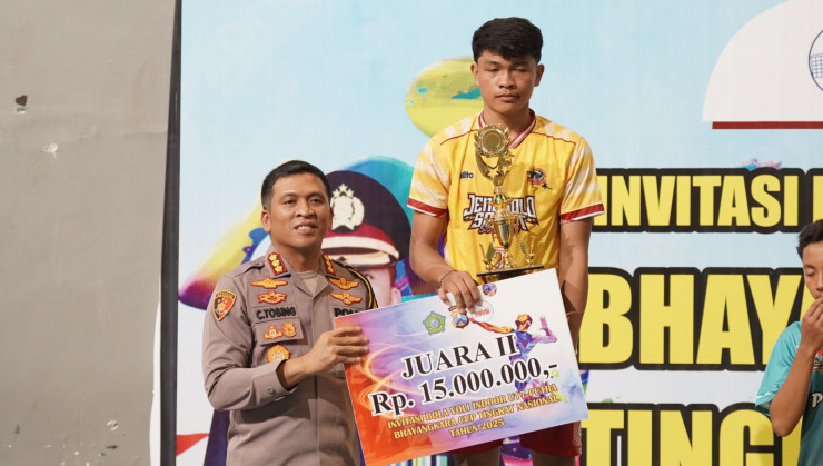 Bupati dan Kapolresta Sidoarjo Tutup Pertandingan Bola Volly Indoor dan Volly Pantai U-17 Bhayangkara Cup Tingkat Nasional