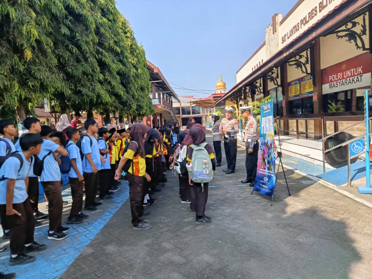 Polsanak Polres Blitar Edukasi Pelajar Berbudaya Tertib Sejak Dini