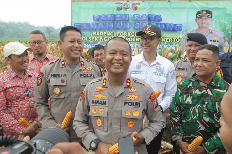 Polres Mojokerto Panen Raya Jagung Hasil Olah Lahan Tidur untuk Ketahanan Pangan