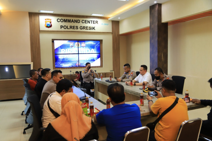 Wujud Sinergitas Dengan Awak Media, Kapolres Gresik Gelar Piramida bersama GOP