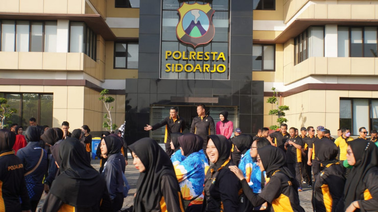 Olahraga Bersama dan Bazar Sambut HUT Polwan Ke-75